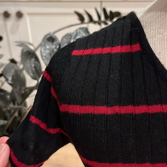 VGUC Jenni Kayne cashmere blend black w red stripe rib knit short sleve sweater. - Picture 3 of 8